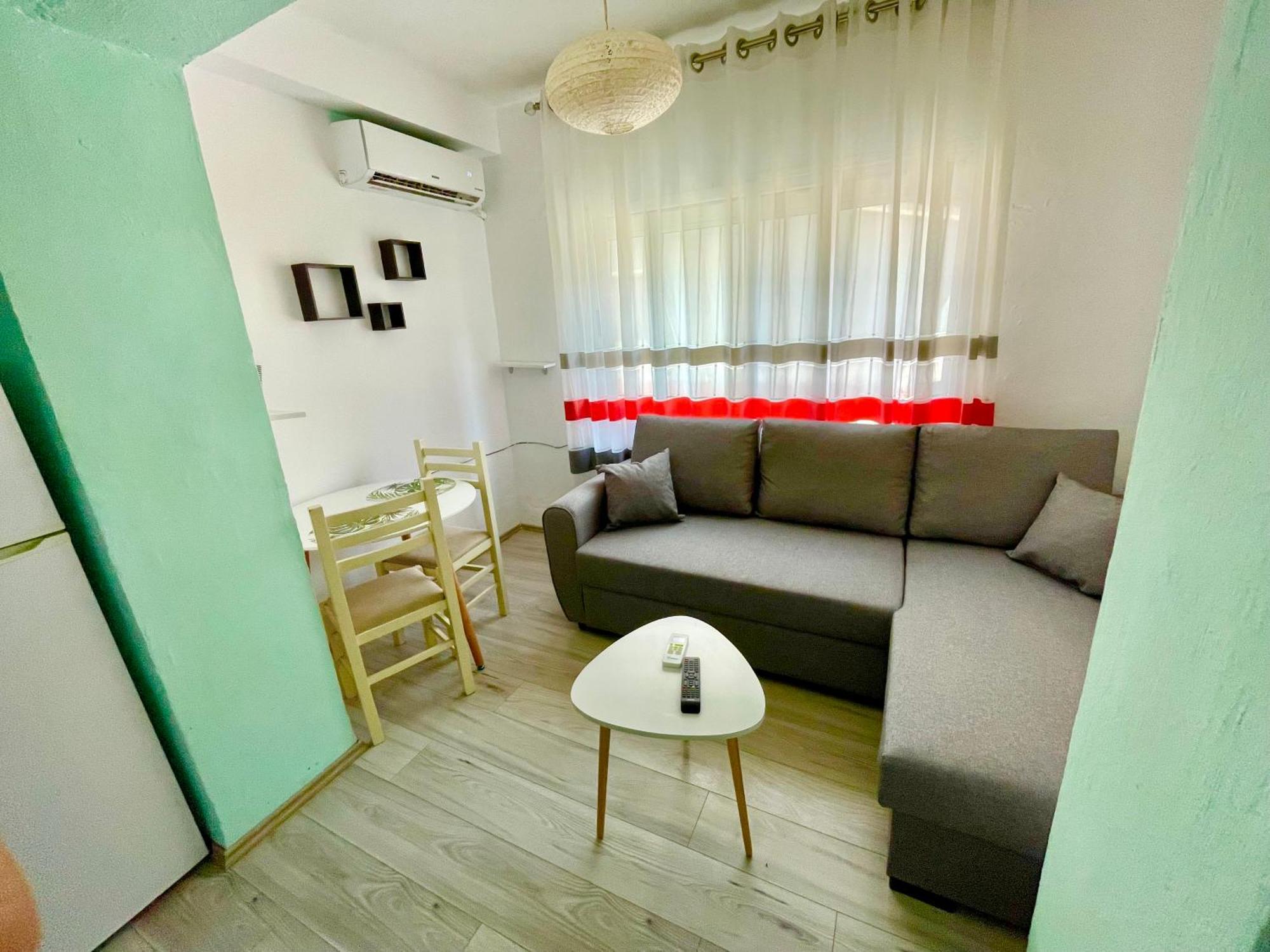 Superb Studio Apartment Near To The City Center Тирана Екстер'єр фото