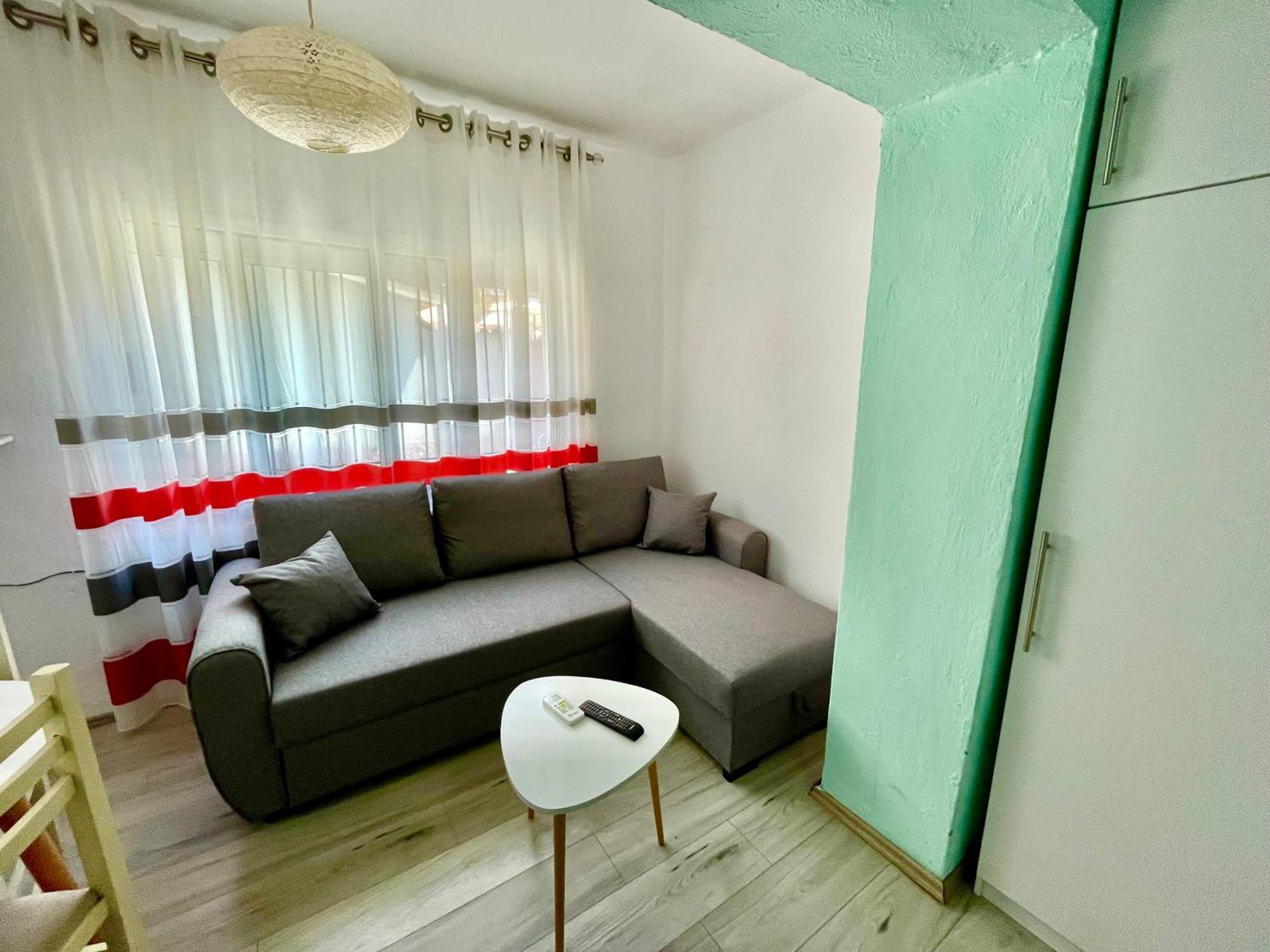 Superb Studio Apartment Near To The City Center Тирана Екстер'єр фото