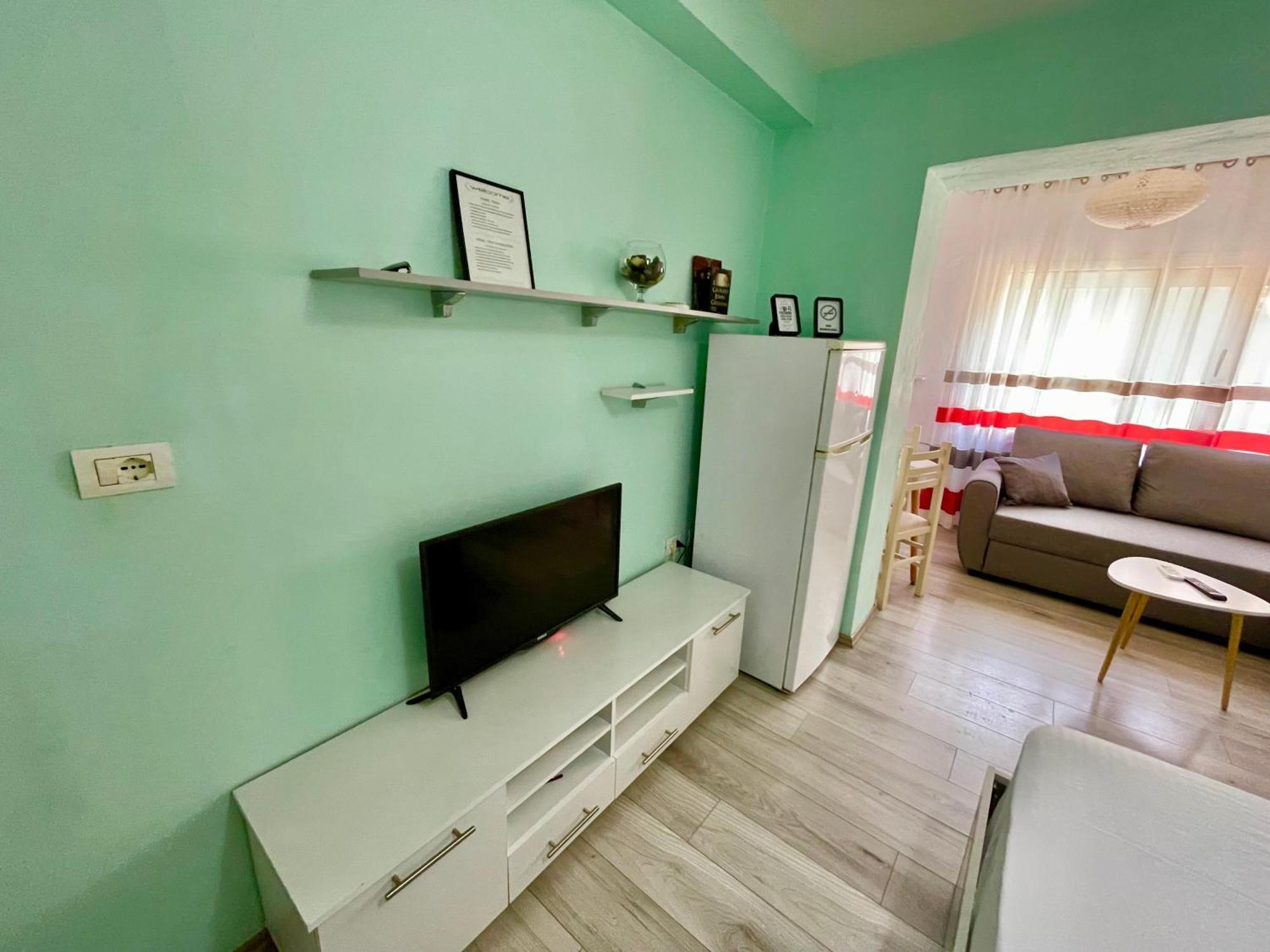 Superb Studio Apartment Near To The City Center Тирана Екстер'єр фото