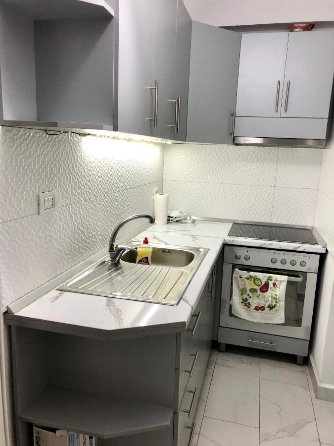 Superb Studio Apartment Near To The City Center Тирана Екстер'єр фото
